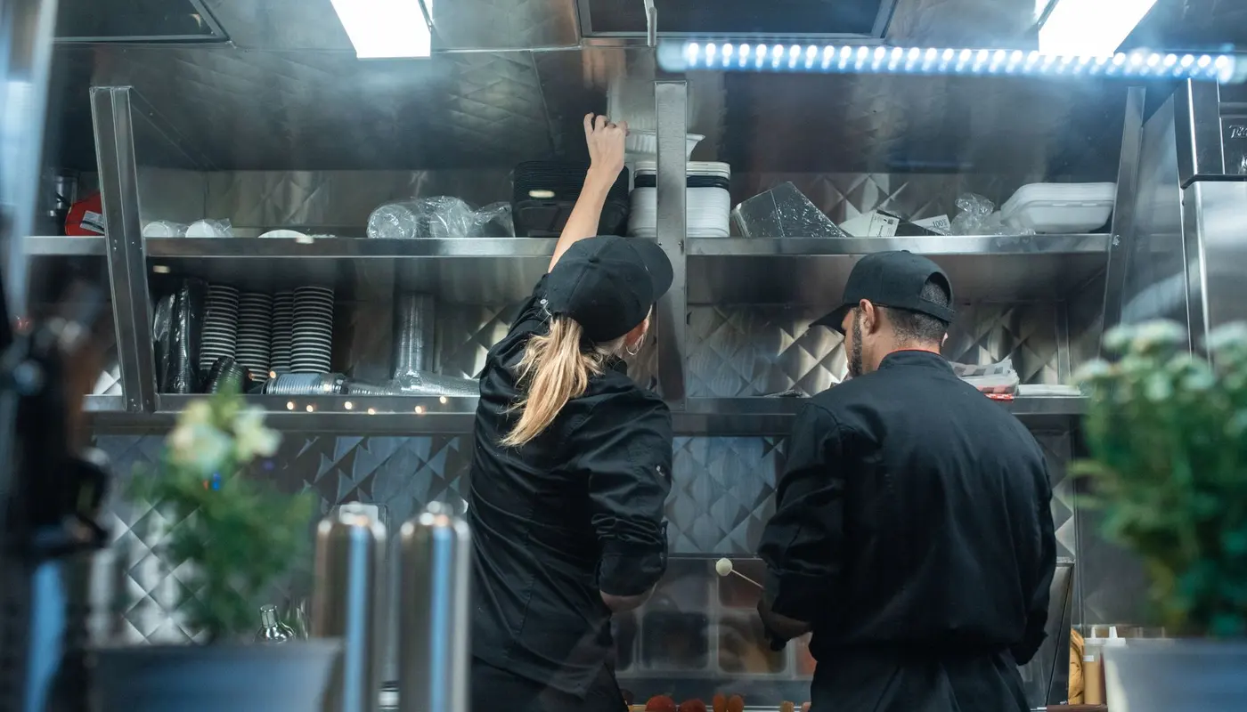 Hospiverse India vs JustDial for Restaurant Equipment Sourcing